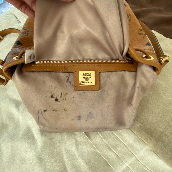 💚🔥 MCM Bucket Bag w/Studs 💫 - Picture 6 of 12